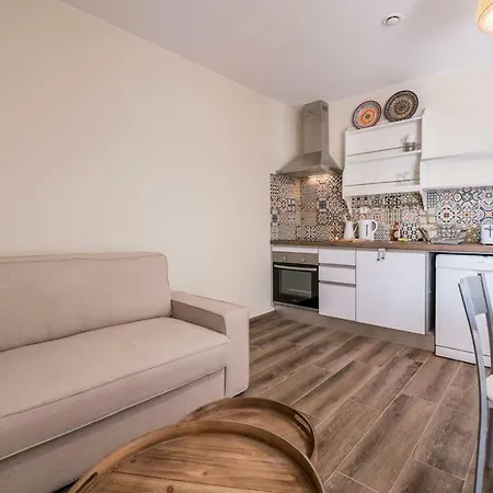 Lovelystay - Sweet Escape I - Terrace Apartment *