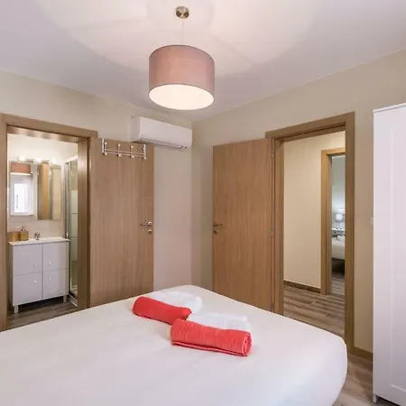 Lovelystay - Sweet Escape I - Terrace Apartman